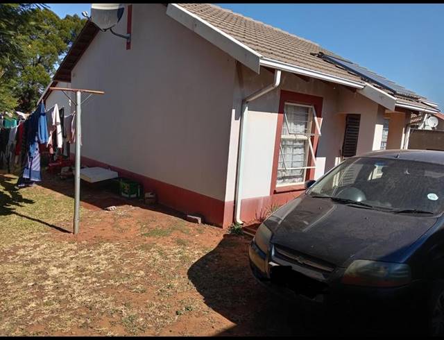 2 BEDROOM HOUSE FOR SALE IN LENASIA SOUTH